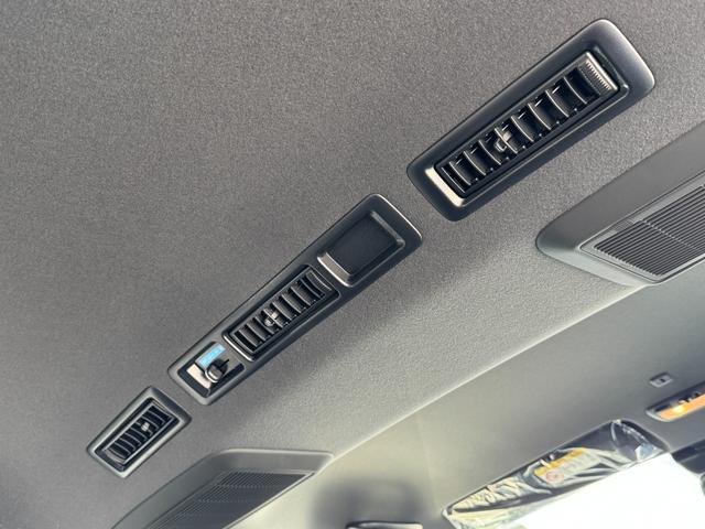 ハイエースバン スーパーＧＬ　ダークプライムＩＩ　全周囲カメラ　両側パワースライドドア　寒冷地仕様　アクセサリーコンセント　リアフォグ　トヨタセーフティーセンス　フロントグリルダークメッキ　バックドアガーニッシュダークメッキ　本革巻きステアリング木目（68枚目）