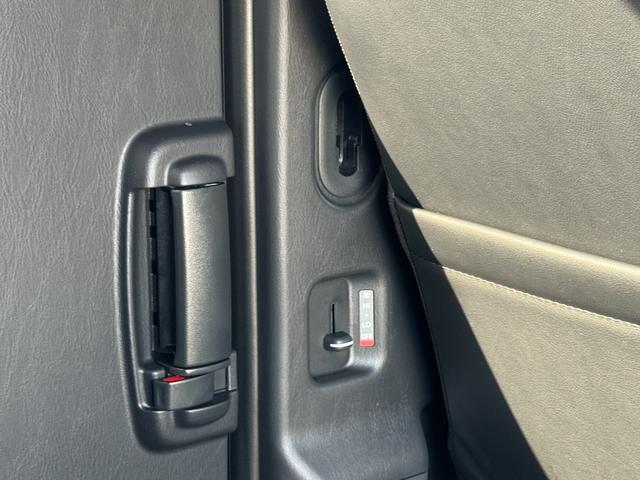 ハイエースバン スーパーＧＬ　ダークプライムＩＩ　全周囲カメラ　両側パワースライドドア　寒冷地仕様　アクセサリーコンセント　リアフォグ　トヨタセーフティーセンス　フロントグリルダークメッキ　バックドアガーニッシュダークメッキ　本革巻きステアリング木目（69枚目）