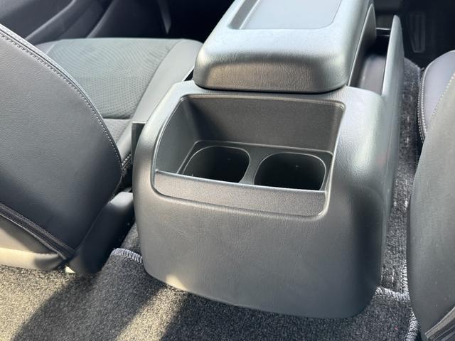 ハイエースバン スーパーＧＬ　ダークプライムＩＩ　全周囲カメラ　両側パワースライドドア　寒冷地仕様　アクセサリーコンセント　リアフォグ　トヨタセーフティーセンス　フロントグリルダークメッキ　バックドアガーニッシュダークメッキ　本革巻きステアリング木目（70枚目）