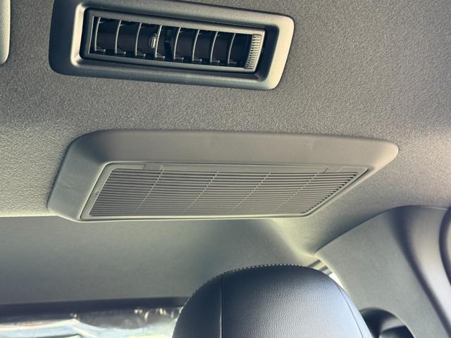 ハイエースバン スーパーＧＬ　ダークプライムＩＩ　全周囲カメラ　両側パワースライドドア　寒冷地仕様　アクセサリーコンセント　リアフォグ　トヨタセーフティーセンス　フロントグリルダークメッキ　バックドアガーニッシュダークメッキ　本革巻きステアリング木目（71枚目）