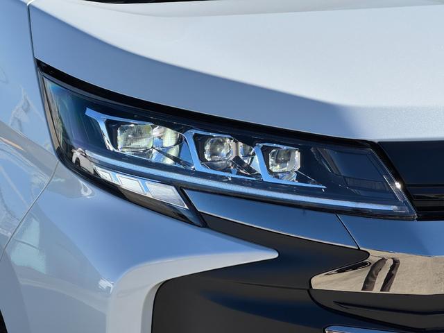 ノア ハイブリッドＳ－Ｚ　改モデル　三眼ＬＥＤ＆ＡＨＳ　１０．５型ナビ　フルセグＴＶ　トヨタチームメイト　快適利便Ｈｉ　デジタルインナーミラー　ヘッドアップディスプレイ　オットマン　ＥＴＣ２．０　全周囲カメラ　ＢＳＭ　ＨＤＭＩ（3枚目）