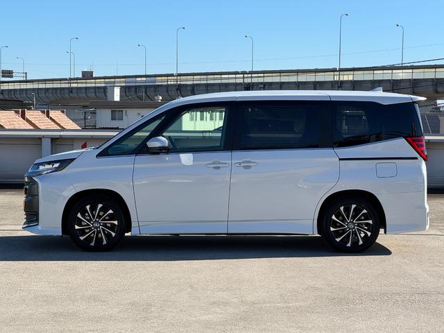 ノア ハイブリッドＳ－Ｚ　改モデル　三眼ＬＥＤ＆ＡＨＳ　１０．５型ナビ　フルセグＴＶ　トヨタチームメイト　快適利便Ｈｉ　デジタルインナーミラー　ヘッドアップディスプレイ　オットマン　ＥＴＣ２．０　全周囲カメラ　ＢＳＭ　ＨＤＭＩ（16枚目）