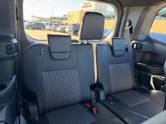 ノア ハイブリッドＳ－Ｚ　改モデル　三眼ＬＥＤ＆ＡＨＳ　１０．５型ナビ　フルセグＴＶ　トヨタチームメイト　快適利便Ｈｉ　デジタルインナーミラー　ヘッドアップディスプレイ　オットマン　ＥＴＣ２．０　全周囲カメラ　ＢＳＭ　ＨＤＭＩ（74枚目）