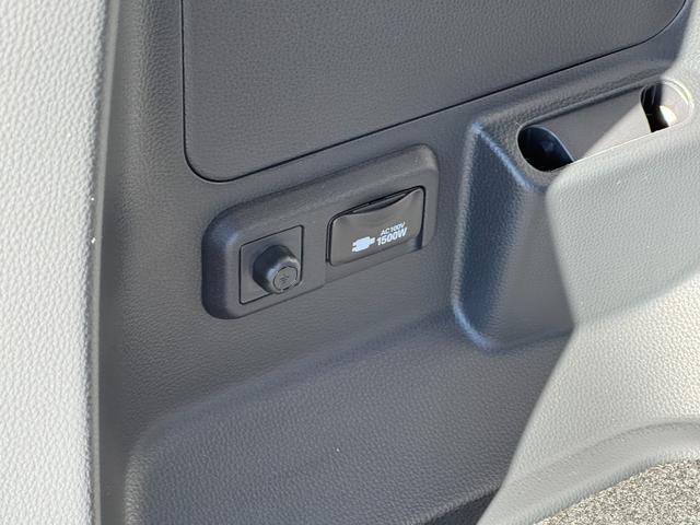 ノア ハイブリッドＳ－Ｚ　改モデル　三眼ＬＥＤ＆ＡＨＳ　１０．５型ナビ　フルセグＴＶ　トヨタチームメイト　快適利便Ｈｉ　デジタルインナーミラー　ヘッドアップディスプレイ　オットマン　ＥＴＣ２．０　全周囲カメラ　ＢＳＭ　ＨＤＭＩ（77枚目）