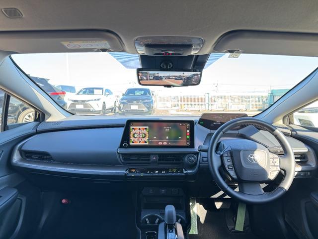 プリウス Ｚ　全周囲カメラ　デジタルインナーミラー　純正１２．３インチナビ　フルセグＴＶ　ＢＳＭ　トヨタセーフティーセンス　レーダークルーズコントロール　ＥＴＣ２．０　パワーバックドア　ステアリングヒータードラレコ（4枚目）