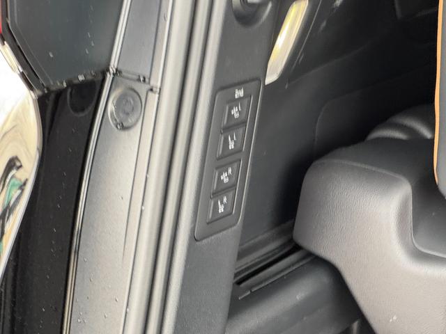 �y�p���[�V�[�g�z�p���[�V�[�g�𑕔����Ă���܂��I���D�݂̈ʒu�ɃZ�b�e�B���O�\�ł��I�d���ōׂ����ʒu�������\�ł��̂ŁA�x�X�g�ȃ|�W�V�����ɃZ�b�e�B���O���邱�Ƃ��\�ł��I�����X�A���҂����Ă���܂��I