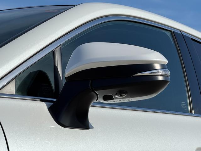 ハリアーハイブリッド Ｚ　レザーパッケージ　調光パノラマルーフ　デジタルミラー　ＢＳＭ　１２．３型ＪＢＬナビ　パノラミックビューモニター　パワーバックドア　ＥＴＣ２．０　シートヒーター＆クーラー　ＡＣ１００Ｖ電源　　レーダークルーズコントロール（16枚目）