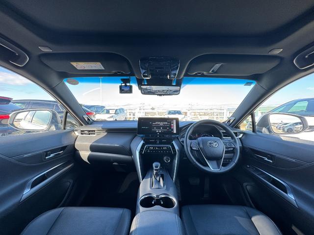 ハリアーハイブリッド Ｚ　レザーパッケージ　調光パノラマルーフ　デジタルミラー　ＢＳＭ　１２．３型ＪＢＬナビ　パノラミックビューモニター　パワーバックドア　ＥＴＣ２．０　シートヒーター＆クーラー　ＡＣ１００Ｖ電源　　レーダークルーズコントロール（31枚目）