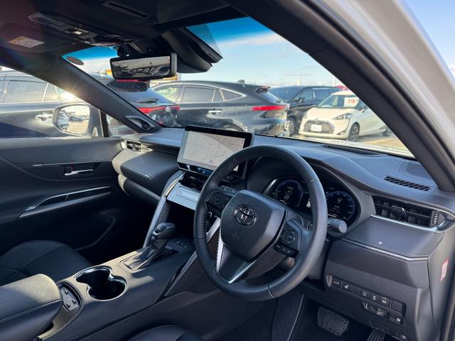 ハリアーハイブリッド Ｚ　レザーパッケージ　調光パノラマルーフ　デジタルミラー　ＢＳＭ　１２．３型ＪＢＬナビ　パノラミックビューモニター　パワーバックドア　ＥＴＣ２．０　シートヒーター＆クーラー　ＡＣ１００Ｖ電源　　レーダークルーズコントロール（33枚目）