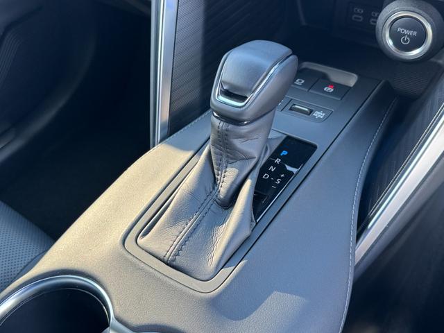 ハリアーハイブリッド Ｚ　レザーパッケージ　調光パノラマルーフ　デジタルミラー　ＢＳＭ　１２．３型ＪＢＬナビ　パノラミックビューモニター　パワーバックドア　ＥＴＣ２．０　シートヒーター＆クーラー　ＡＣ１００Ｖ電源　　レーダークルーズコントロール（62枚目）