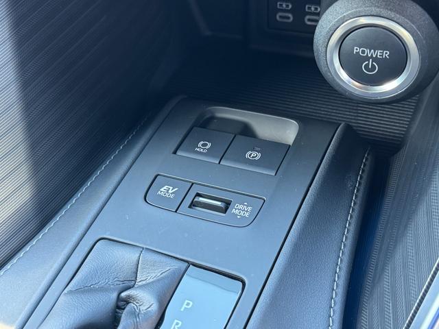 ハリアーハイブリッド Ｚ　レザーパッケージ　調光パノラマルーフ　デジタルミラー　ＢＳＭ　１２．３型ＪＢＬナビ　パノラミックビューモニター　パワーバックドア　ＥＴＣ２．０　シートヒーター＆クーラー　ＡＣ１００Ｖ電源　　レーダークルーズコントロール（63枚目）