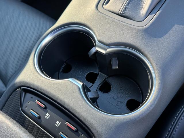 ハリアーハイブリッド Ｚ　レザーパッケージ　調光パノラマルーフ　デジタルミラー　ＢＳＭ　１２．３型ＪＢＬナビ　パノラミックビューモニター　パワーバックドア　ＥＴＣ２．０　シートヒーター＆クーラー　ＡＣ１００Ｖ電源　　レーダークルーズコントロール（64枚目）