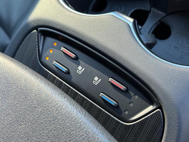 ハリアーハイブリッド Ｚ　レザーパッケージ　調光パノラマルーフ　デジタルミラー　ＢＳＭ　１２．３型ＪＢＬナビ　パノラミックビューモニター　パワーバックドア　ＥＴＣ２．０　シートヒーター＆クーラー　ＡＣ１００Ｖ電源　　レーダークルーズコントロール（65枚目）