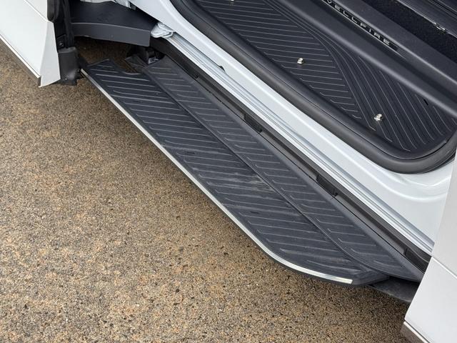 ヴェルファイアハイブリッド Z プレミア 茶内装 左右独立ムーンルーフ デジタルインナーミラー ユニバーサルステップ 14型ナビ フルセグ 後席モニター パノラミックビューモニター ブラインドスポットモニタ AC100V HUD 置くだけ充電(5枚目)