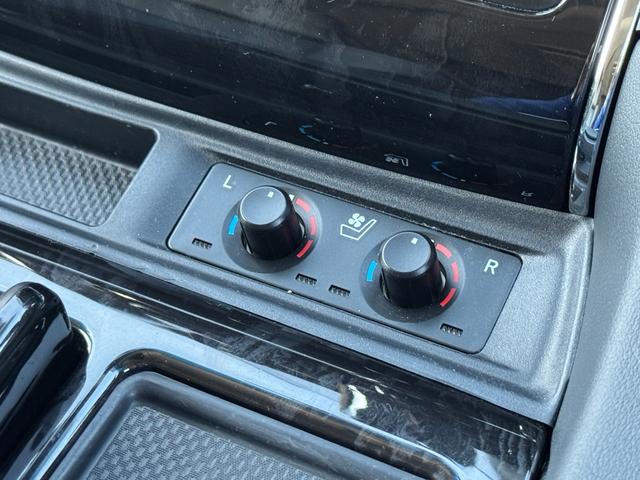 アルファード ２．５Ｓ　Ｃパッケージ　魔裟斗エアロ　４本出マフラー　サンルーフ　デジタルインナーミラー　ブラインドスポットモニタ　純正９型ＤＡ　後席モニター　フルセグＴＶ　ドラレコ　パワーバックドア　シートヒーター＆クーラー　パワーシート（65枚目）