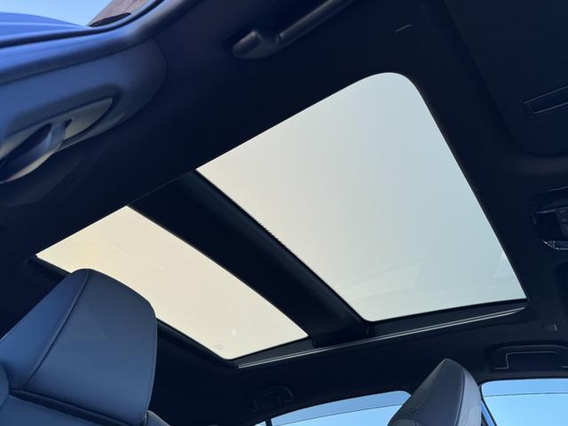 ハリアー Ｚ　パノラマルーフ　デジタルインナーミラー　パノラミックビューモニター　ブラインドスポットモニタ　１２．３型ＪＢＬナビ　フルセグＴＶ　パワーバックドア　ヘッドアップディスプレイ　ＥＴＣ２．０　パワーシート（4枚目）