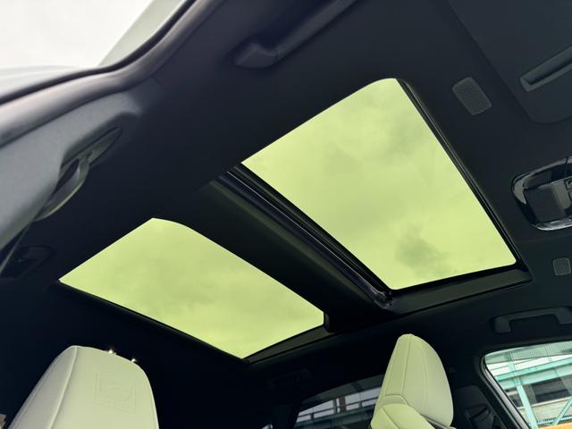 ���[�J�[�I�v�V�����̃p�m���}���[�t����������邱�ƂŁA���[�t�S�̂��������ꖇ�K���X�̂悤�Ɏd�オ�邽�߁A���炩�Ńt���b�g�ȃV���G�b�g�ɂȂ�A�r�t�u�炵���X�^�C���b�V���ȃt�H����������ɍۗ����Ă���܂�