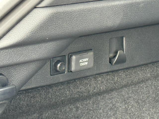 �R���Z���g�́A�ԓ��œd�����i���g�p�ł���֗��ȑ����ŁA�A�E�g�h�A��ЊQ���A�������h���C�u�Ȃǂ��܂��܂ȃV�[���Ŋ��􁙎ԓ��ɓd�����m�ۂł��邱�ƂŁA�X�}�[�g�t�H���̏[�d�͂������A���^�①�ɂ��g�p�\�I