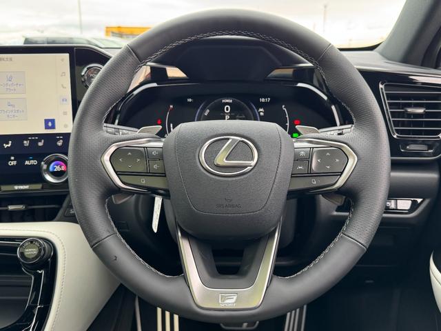 ���N�T�X�e�X�|�[�c��p�̃X�e�A�����O�����́A��ɋz���t���悤�ȏ㎿�Ȗ{�v�Ƀf�B���v�����H���{����Ă���A����ɂ������K�ȃO���b�v�����������Ă��܂��B�X�|�[�e�B���㎿�Ȉ�ۂ�^����f�U�C���ɂȂ�܂��I