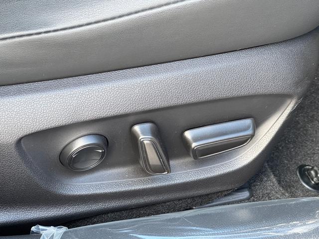 プリウス Ｚ　モデリスタエアロ　デジタルインナーミラー　ブラインドスポットモニター　１２．３型ナビ　フルセグ　パノラミックビューモニター　パワーバックドア　シートヒーター＆クーラー　ステンリングヒータ　ＥＴＣ２．０（52枚目）