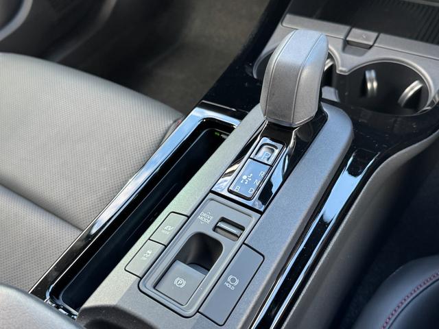 プリウス Ｚ　モデリスタエアロ　デジタルインナーミラー　ブラインドスポットモニター　１２．３型ナビ　フルセグ　パノラミックビューモニター　パワーバックドア　シートヒーター＆クーラー　ステンリングヒータ　ＥＴＣ２．０（61枚目）