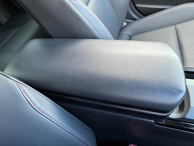 プリウス Ｚ　モデリスタエアロ　デジタルインナーミラー　ブラインドスポットモニター　１２．３型ナビ　フルセグ　パノラミックビューモニター　パワーバックドア　シートヒーター＆クーラー　ステンリングヒータ　ＥＴＣ２．０（64枚目）