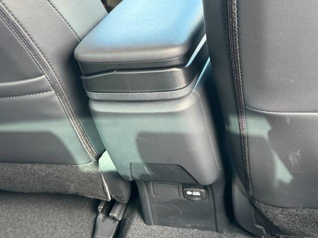 プリウス Ｚ　モデリスタエアロ　デジタルインナーミラー　ブラインドスポットモニター　１２．３型ナビ　フルセグ　パノラミックビューモニター　パワーバックドア　シートヒーター＆クーラー　ステンリングヒータ　ＥＴＣ２．０（67枚目）