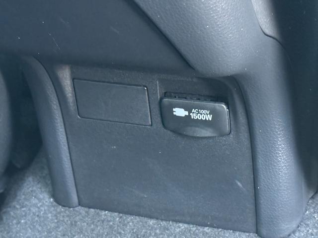 プリウス Ｚ　モデリスタ１９ＡＷ　パノラマルーフ　デジタルミラー　ＢＳＭ　１２．３型ナビ　フルセグＴＶ　パノラミックビューモニター　寒冷地仕様　スペアタイヤ　パワーバックドア　ＥＴＣ２．０　シートヒーター＆クーラー（8枚目）