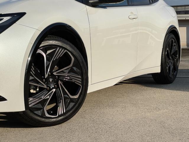 プリウス Ｚ　モデリスタ１９ＡＷ　パノラマルーフ　デジタルミラー　ＢＳＭ　１２．３型ナビ　フルセグＴＶ　パノラミックビューモニター　寒冷地仕様　スペアタイヤ　パワーバックドア　ＥＴＣ２．０　シートヒーター＆クーラー（16枚目）