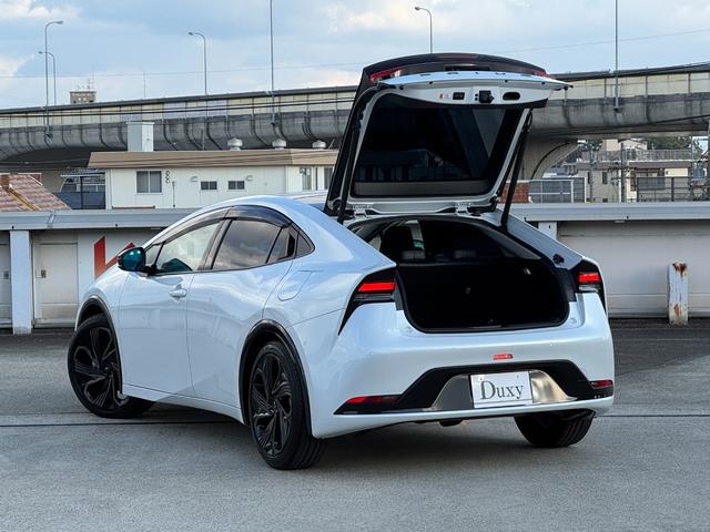 プリウス Ｚ　モデリスタ１９ＡＷ　パノラマルーフ　デジタルミラー　ＢＳＭ　１２．３型ナビ　フルセグＴＶ　パノラミックビューモニター　寒冷地仕様　スペアタイヤ　パワーバックドア　ＥＴＣ２．０　シートヒーター＆クーラー（24枚目）