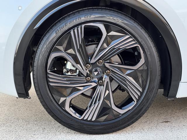 プリウス Ｚ　モデリスタ１９ＡＷ　パノラマルーフ　デジタルミラー　ＢＳＭ　１２．３型ナビ　フルセグＴＶ　パノラミックビューモニター　寒冷地仕様　スペアタイヤ　パワーバックドア　ＥＴＣ２．０　シートヒーター＆クーラー（27枚目）