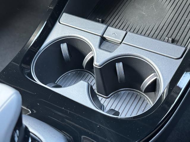 プリウス Ｚ　モデリスタ１９ＡＷ　パノラマルーフ　デジタルミラー　ＢＳＭ　１２．３型ナビ　フルセグＴＶ　パノラミックビューモニター　寒冷地仕様　スペアタイヤ　パワーバックドア　ＥＴＣ２．０　シートヒーター＆クーラー（60枚目）