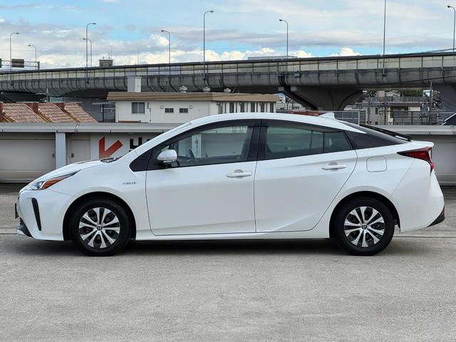 プリウス Ａ　パノラミックビューモニター　ブラインドスポットモニター　ＨＵＤ　スペアタイヤ　純正９型ナビ　フルセグＴＶ　トヨタセーフティセンス　ＬＥＤヘッドライト　パワーシート　ＥＴＣ　レーダークルーズコントロール（21枚目）