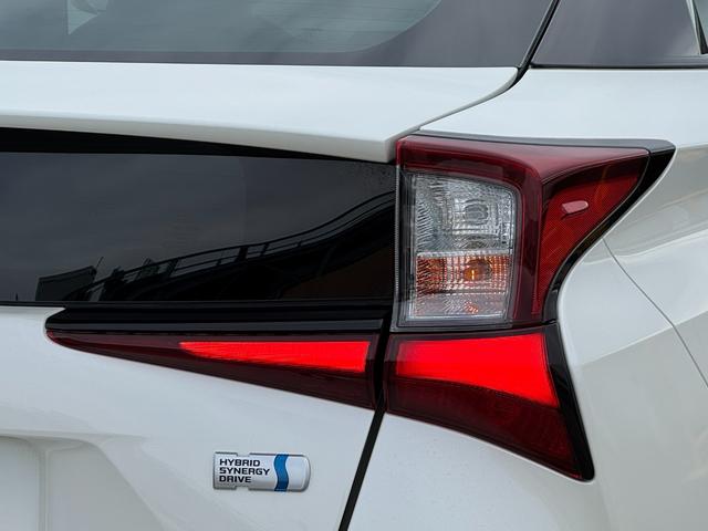 プリウス Ａ　パノラミックビューモニター　ブラインドスポットモニター　ＨＵＤ　スペアタイヤ　純正９型ナビ　フルセグＴＶ　トヨタセーフティセンス　ＬＥＤヘッドライト　パワーシート　ＥＴＣ　レーダークルーズコントロール（27枚目）