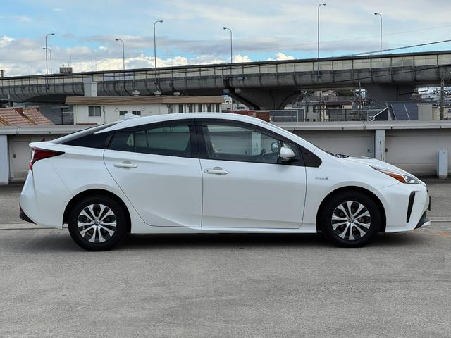 プリウス Ａ　パノラミックビューモニター　ブラインドスポットモニター　ＨＵＤ　スペアタイヤ　純正９型ナビ　フルセグＴＶ　トヨタセーフティセンス　ＬＥＤヘッドライト　パワーシート　ＥＴＣ　レーダークルーズコントロール（76枚目）