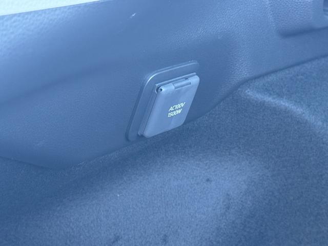 プリウス Ｚ　デジタルインナーミラー　パノラミックビューモニター　ＢＳＭ　１２．３型ナビ　フルセグＴＶ　ＡＣ１００Ｖ　ＥＴＣ２．０　パワーバックドア　ステアリングヒータ　シートヒーター＆クーラー　アドバンスドパーク（7枚目）