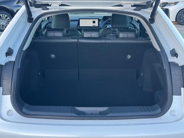 プリウス Ｚ　デジタルインナーミラー　パノラミックビューモニター　ＢＳＭ　１２．３型ナビ　フルセグＴＶ　ＡＣ１００Ｖ　ＥＴＣ２．０　パワーバックドア　ステアリングヒータ　シートヒーター＆クーラー　アドバンスドパーク（40枚目）