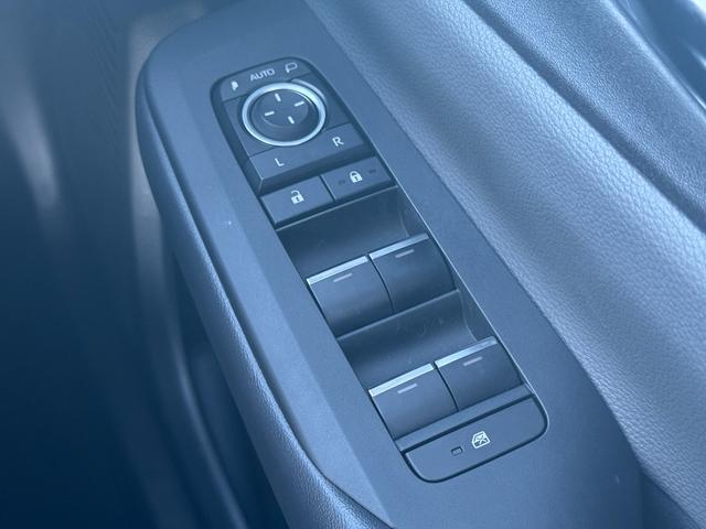 プリウス Ｚ　デジタルインナーミラー　パノラミックビューモニター　ＢＳＭ　１２．３型ナビ　フルセグＴＶ　ＡＣ１００Ｖ　ＥＴＣ２．０　パワーバックドア　ステアリングヒータ　シートヒーター＆クーラー　アドバンスドパーク（56枚目）