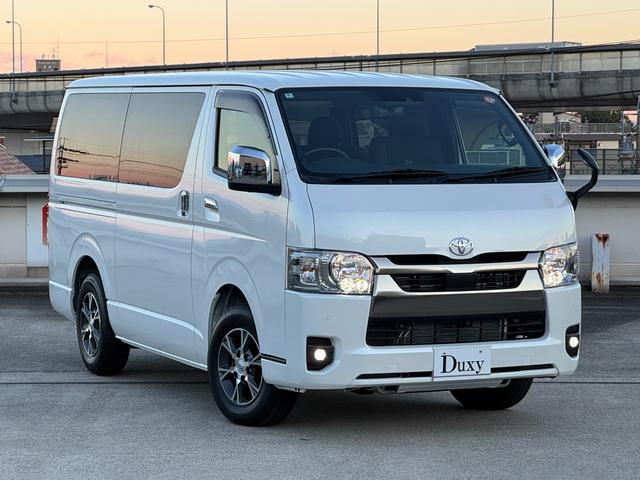ハイエースバン ロングスーパーＧＬ　ダークプライムＳ　デジタルインナーミラー　パノラミックビューモニター　純正１５ＡＷ　両側パワースライドドア　ＡＣ１００Ｖ電源　スペアタイヤ　ウッド調ステアリング　オートハイビーム　衝突被害軽減システム（8枚目）