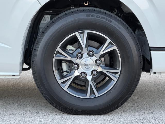 ハイエースバン ロングスーパーＧＬ　ダークプライムＳ　デジタルインナーミラー　パノラミックビューモニター　純正１５ＡＷ　両側パワースライドドア　ＡＣ１００Ｖ電源　スペアタイヤ　ウッド調ステアリング　オートハイビーム　衝突被害軽減システム（22枚目）