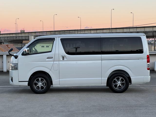 ハイエースバン ロングスーパーＧＬ　ダークプライムＳ　デジタルインナーミラー　パノラミックビューモニター　純正１５ＡＷ　両側パワースライドドア　ＡＣ１００Ｖ電源　スペアタイヤ　ウッド調ステアリング　オートハイビーム　衝突被害軽減システム（27枚目）