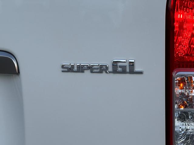 ハイエースバン ロングスーパーＧＬ　ダークプライムＳ　デジタルインナーミラー　パノラミックビューモニター　純正１５ＡＷ　両側パワースライドドア　ＡＣ１００Ｖ電源　スペアタイヤ　ウッド調ステアリング　オートハイビーム　衝突被害軽減システム（36枚目）