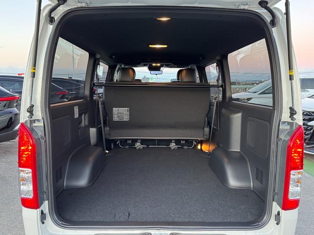 ハイエースバン ロングスーパーＧＬ　ダークプライムＳ　デジタルインナーミラー　パノラミックビューモニター　純正１５ＡＷ　両側パワースライドドア　ＡＣ１００Ｖ電源　スペアタイヤ　ウッド調ステアリング　オートハイビーム　衝突被害軽減システム（45枚目）