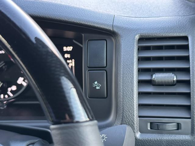 ハイエースバン ロングスーパーＧＬ　ダークプライムＳ　デジタルインナーミラー　パノラミックビューモニター　純正１５ＡＷ　両側パワースライドドア　ＡＣ１００Ｖ電源　スペアタイヤ　ウッド調ステアリング　オートハイビーム　衝突被害軽減システム（61枚目）