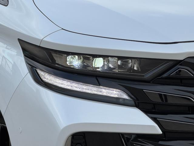 ヴェルファイアハイブリッド Ｚ　プレミア　左右独立ルーフ　デジタルインナーミラ　寒冷地仕様　ユニバーサルステップ　全周囲カメラ　三眼ＬＥＤヘッド　ＥＴＣ　ＢＳＭ　ＨＵＤ　レーダークルーズコントロール　パワーバックドア　１４型ナビ　フルセグＴＶ（20枚目）