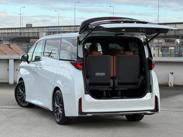 ヴェルファイアハイブリッド Ｚ　プレミア　左右独立ルーフ　デジタルインナーミラ　寒冷地仕様　ユニバーサルステップ　全周囲カメラ　三眼ＬＥＤヘッド　ＥＴＣ　ＢＳＭ　ＨＵＤ　レーダークルーズコントロール　パワーバックドア　１４型ナビ　フルセグＴＶ（30枚目）