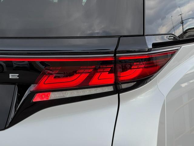 ヴェルファイアハイブリッド Ｚ　プレミア　左右独立ルーフ　デジタルインナーミラ　寒冷地仕様　ユニバーサルステップ　全周囲カメラ　三眼ＬＥＤヘッド　ＥＴＣ　ＢＳＭ　ＨＵＤ　レーダークルーズコントロール　パワーバックドア　１４型ナビ　フルセグＴＶ（33枚目）