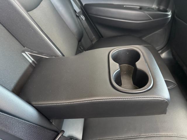 カローラクロス ハイブリッド　Ｚ　１０．５型ディスプレイオーディオ　全周囲カメラ　ＴＶ　ブラインドスポットモニター　ブラックルーフレール　前席シートヒーター　レーダークルーズコントロール　ＥＴＣ　ＵＳＢポート　シーケンシャルウィンカー（68枚目）