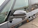 サイドミラーは、車の両側面に取り付けられた後写鏡バックミラーの一種で、運転席から後方の状況を確認するためのものです!!車体から少し離れた位置に取り付けられているため、車の安全な走行をサポートします!!