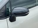 サイドミラーは、車の両側面に取り付けられた後写鏡バックミラーの一種で、運転席から後方の状況を確認するためのものです!!車体から少し離れた位置に取り付けられているため、車の安全な走行をサポートします!!